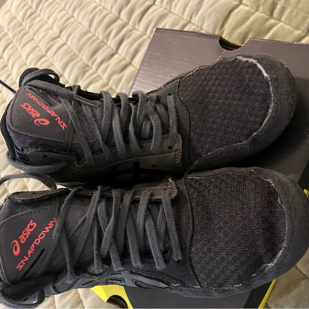 Asics Black Athletic wrestling Shoes with Breathable Mesh and Padded Tongue